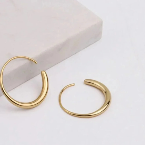 Minimalist Sterling Silver Hoop Circle Earrings - Picture 4 of 6